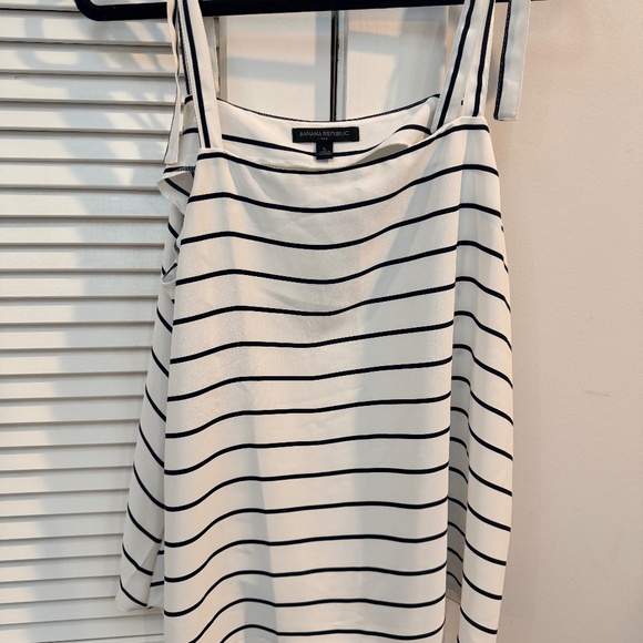 Banana Republic Tops - Banana Republic swing tank